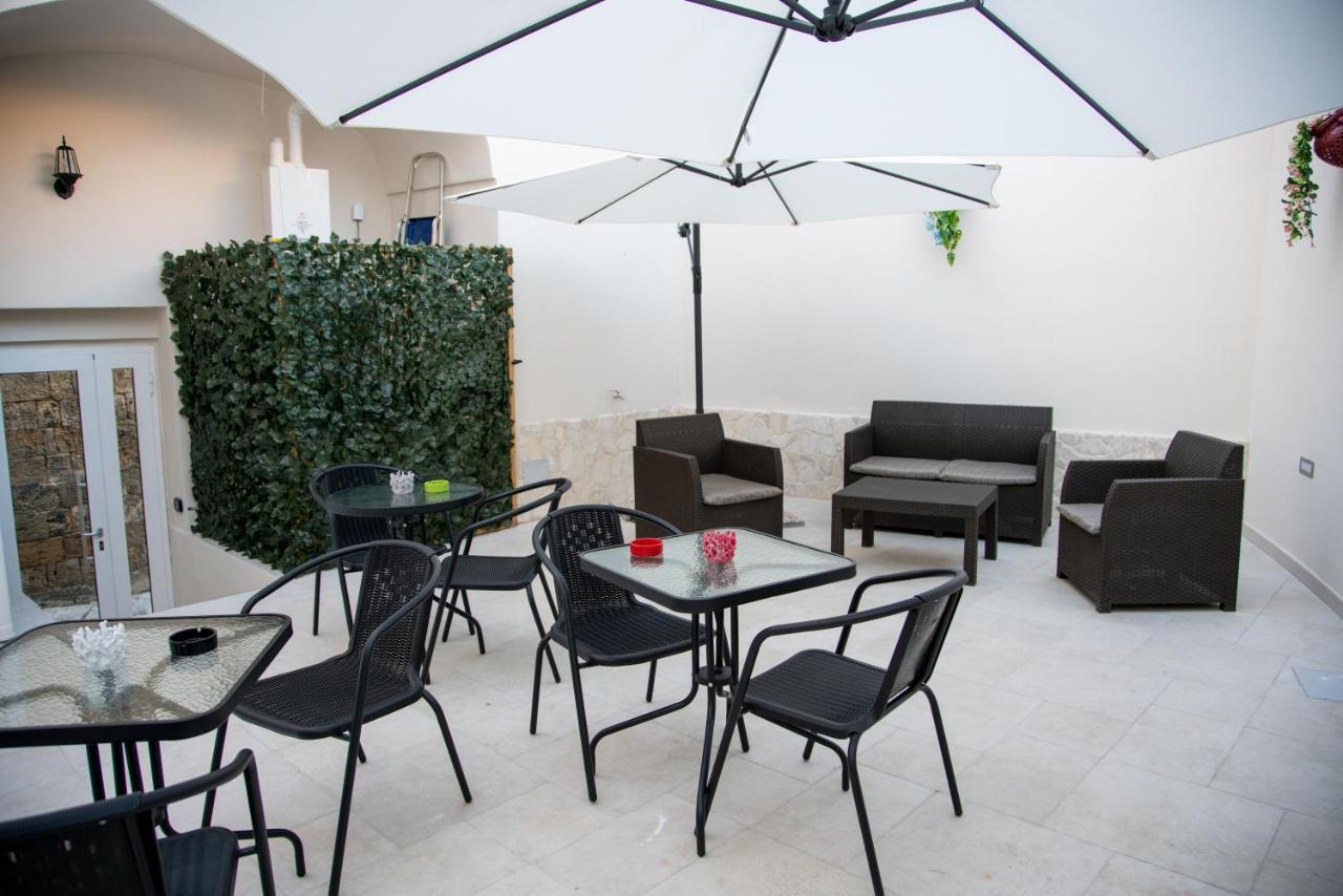 Camera Doppia Letti Singoli Senza Finestra Dimora Guerrieri Apartment Brindisi Bagian luar foto